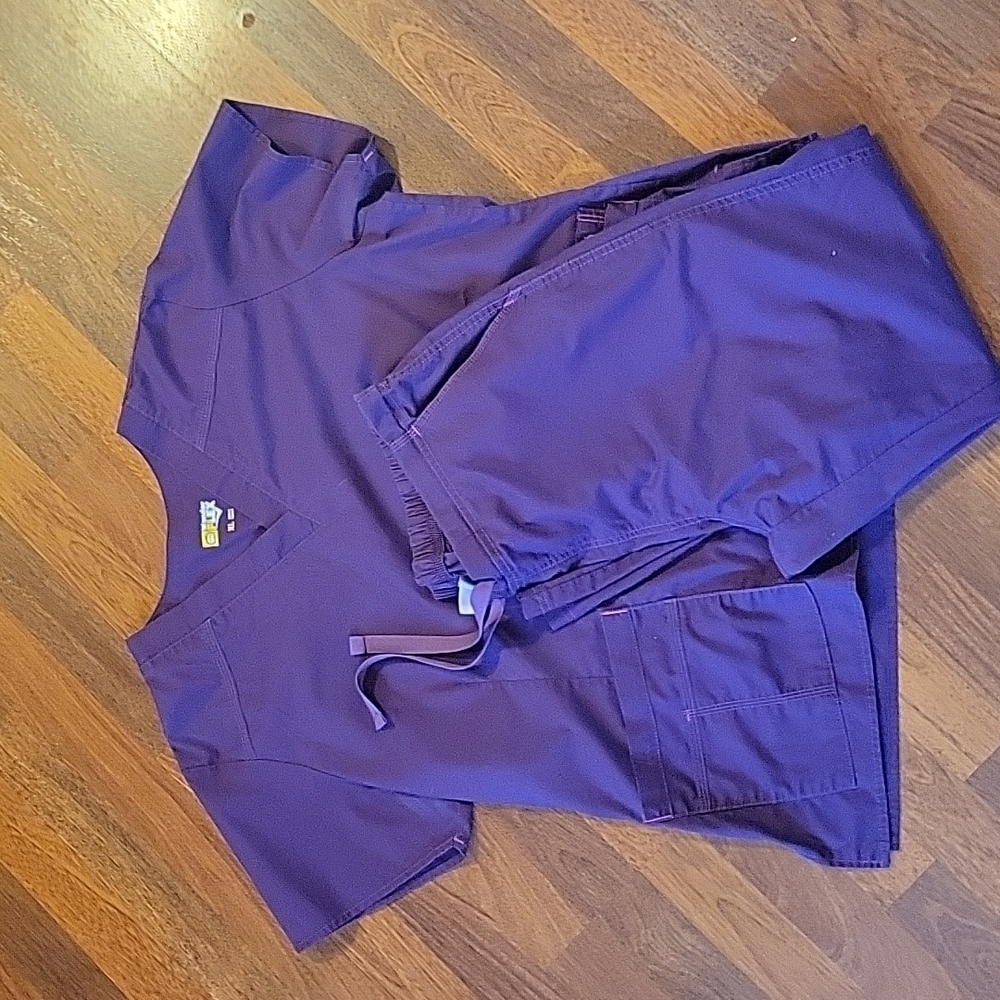 Wonder flex scrub set